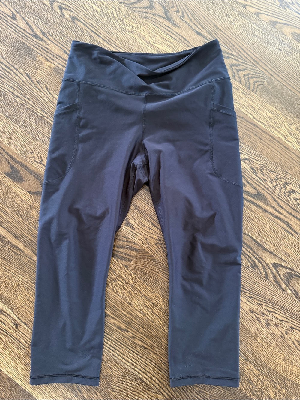 Old Navy Black Cropped Active Leggings with Side Pockets